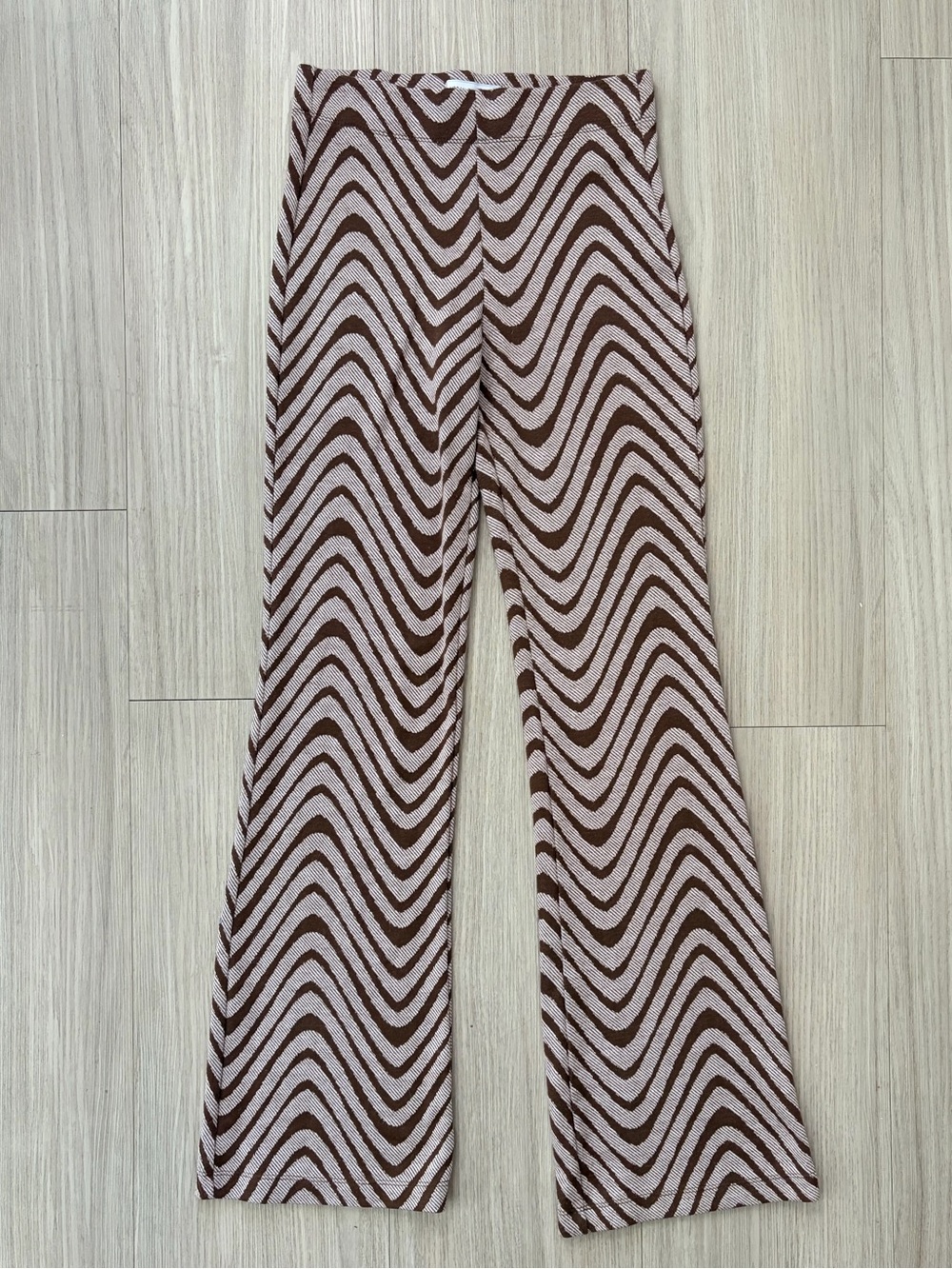 Urban Outfitters Brown & Cream Wave-Print Flare Leggings 🤎